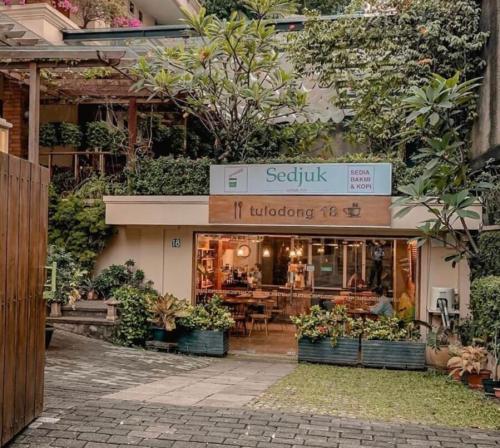 Sedjuk Bakmi dan Kopi: Hidden Gem Hijau di SCBD